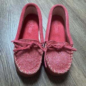 Minnetonka Girls 12 Glitter Pink Moccasins
